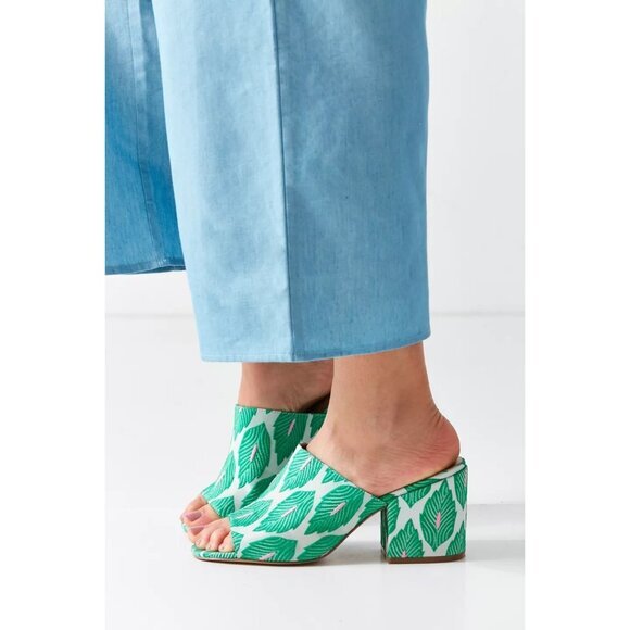 URBAN OUTFITTERS Green Leaf Mules Womens SZ 7 Block Heel Open Toe Tropical - Picture 2 of 9